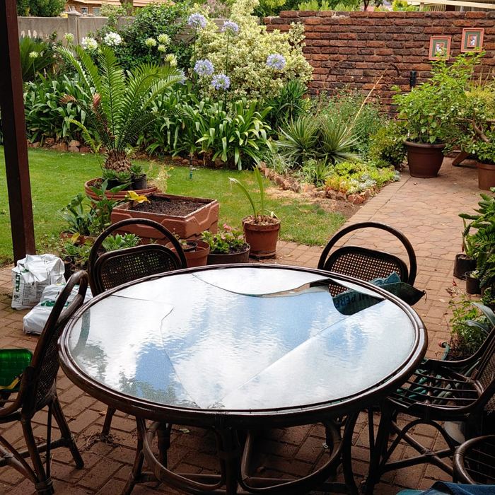Round glass tabletop